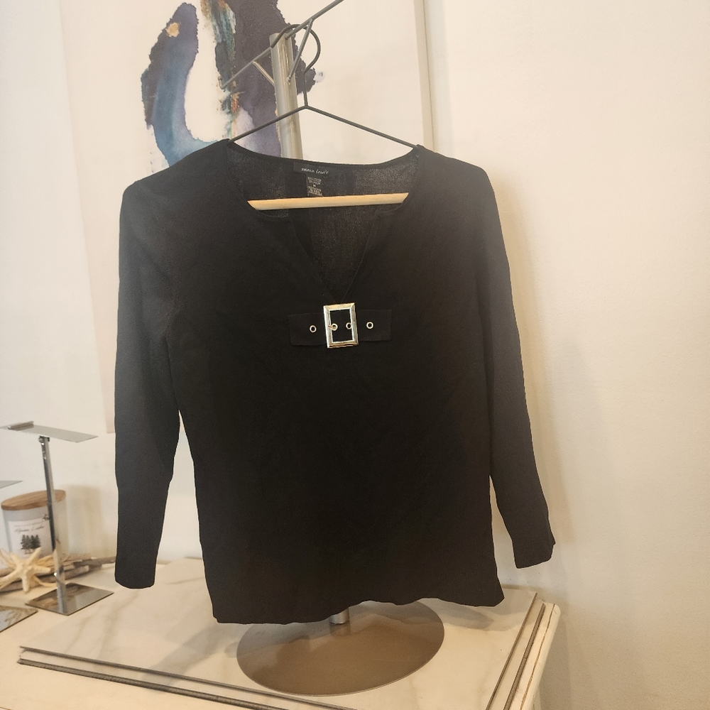 [Susan Lewis] womens size Med. black part v-neck beautiful blouse with buckle.❤️